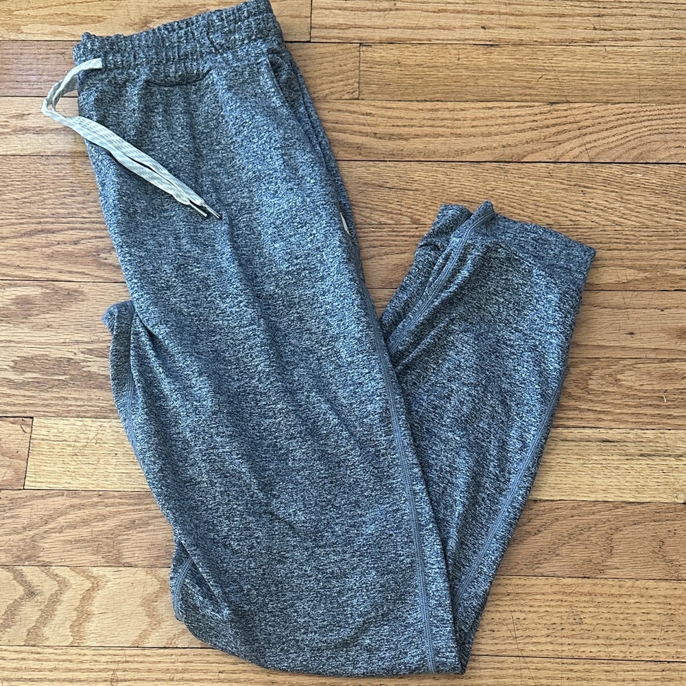 Vuori Women’s Performance Jogger Pants Gray